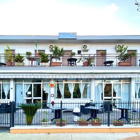 Hotel Villa Lorena Rimini Exterior foto