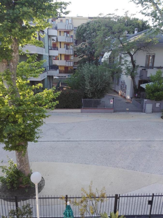 Hotel Villa Lorena Rimini Exterior foto