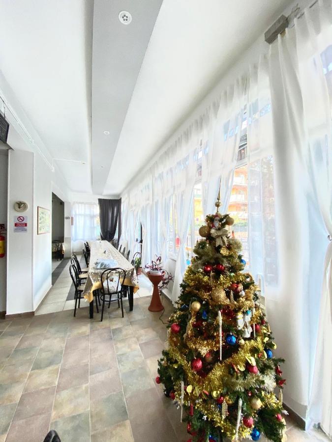 Hotel Villa Lorena Rimini Exterior foto