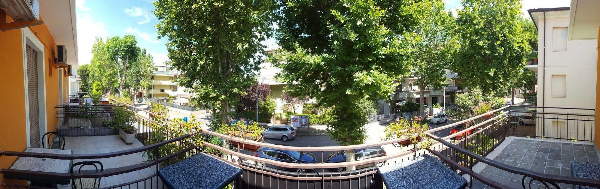 Hotel Villa Lorena Rimini Exterior foto