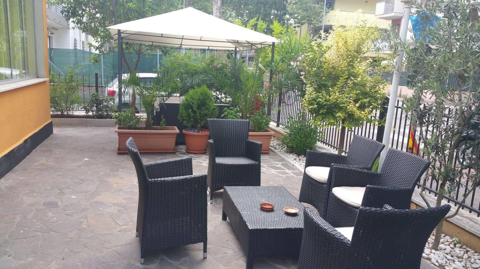 Hotel Villa Lorena Rimini Exterior foto